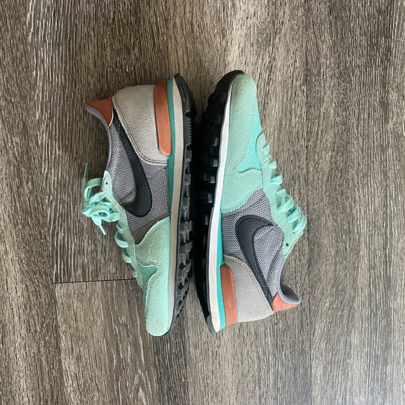 Nike Internationalist Low Women's Size 8.5 EUC - Picture 3 of 9